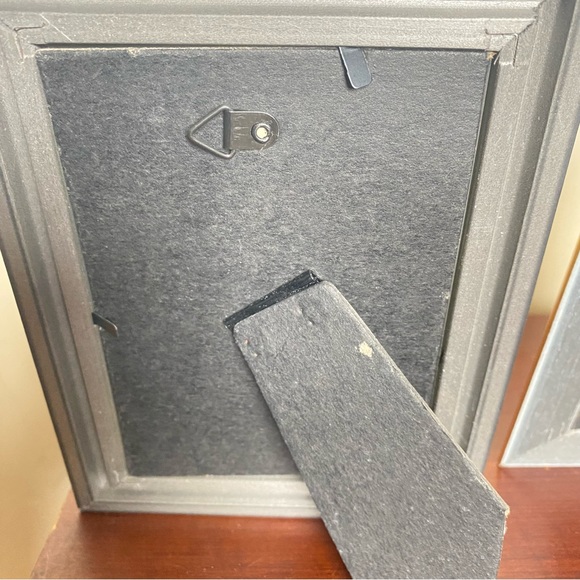 A set of 3 Gold plastic photo frames with glass inserts. - Picture 6 of 10